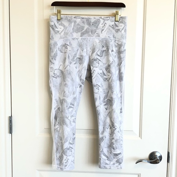 Lululemon Train Times Crop - Picture 2 of 6